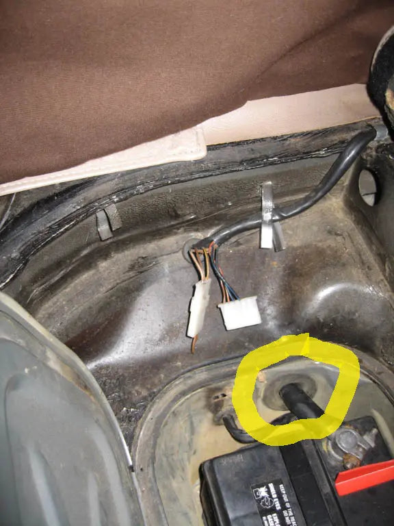 999 702 124 50 - Battery Box Positive Cable exit Grommet| 928sRus, Inc.