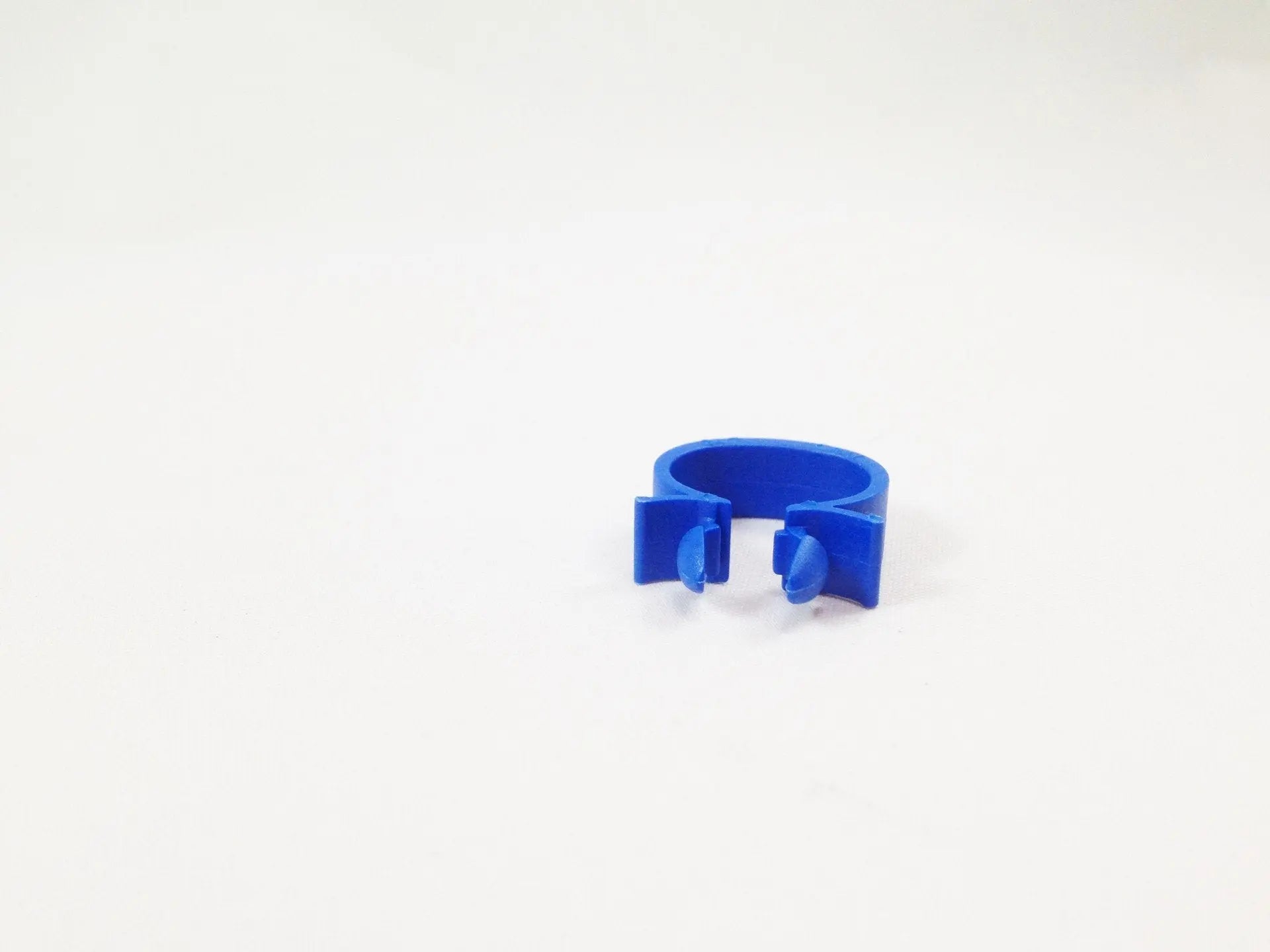 113 142 261 A - 16mm Blue Harness Clip| 928sRus, Inc.