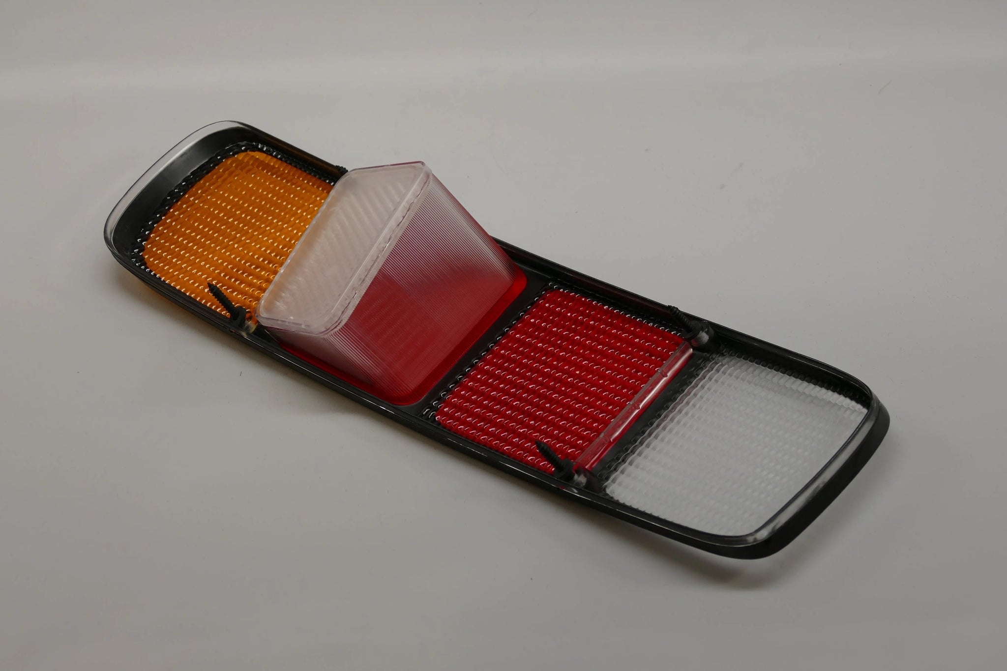 928 631 933 05 - Rear Tail Light Lens Left 77 to 86 - ROW| 928sRus