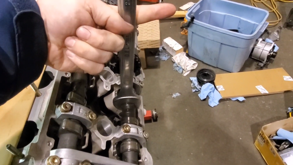 Tutorial Video For Installing camshaft chain tensioners in 928 32V heads
